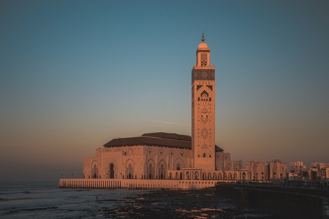 I primati e la doppia anima sono i tratti distinti di Casablanca. Una dimostrazione è la moschea di Hassan II.