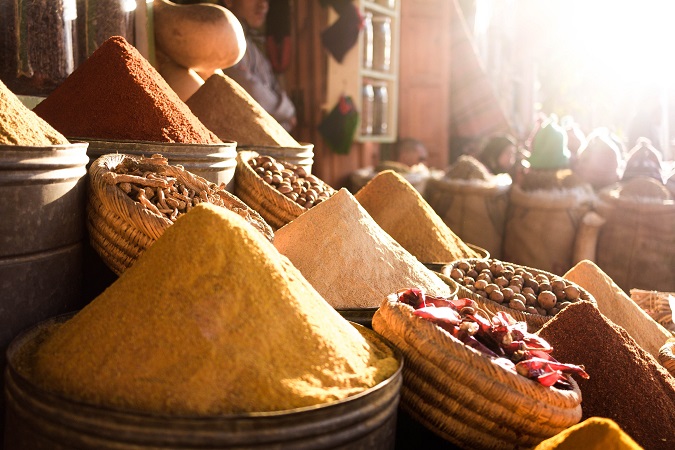 Rinuncia all'idea di poter recuperare una mappa dettagliata della medina di Marrakech, metti in conto la necessità di chiedere indicazioni alle persone del posto o di visitare la medina con una guida privata.