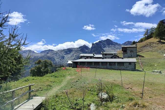 Il Mont Avic visto dalla località di Pra Oursie.