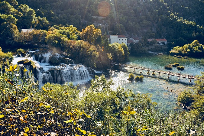 Cosa fare in Croazia oltre ai bagni estivi? Visitare i suoi parchi naturali, come quello di Krka.