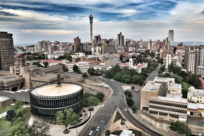 In visita nelle grandi città del Sudafrica è buona cosa limitare gli spostamenti notturni in auto e non andare nei quartieri meno conosciuti.
