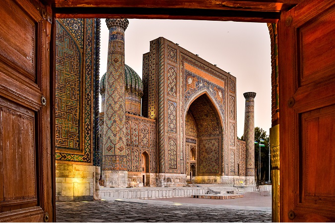 L'Uzbekistan si trova a est del Mar Caspio, circondato da sola terra: nessuno sbocco sul mare.