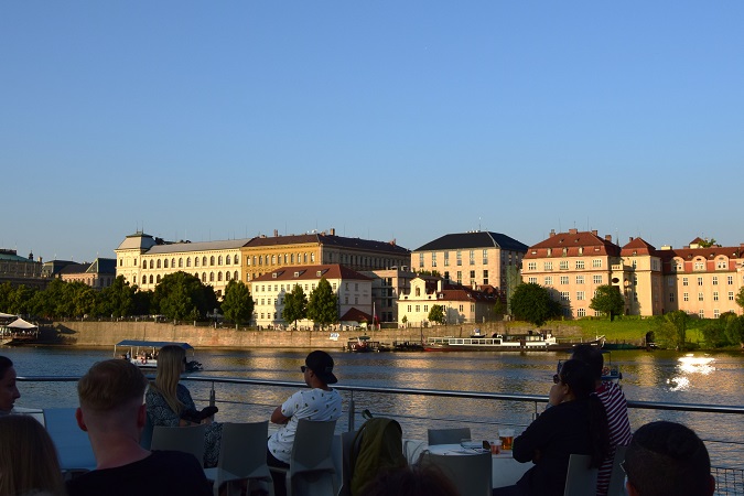 Scatto da una gita in battello sul fiume di Praga, la Moldava.