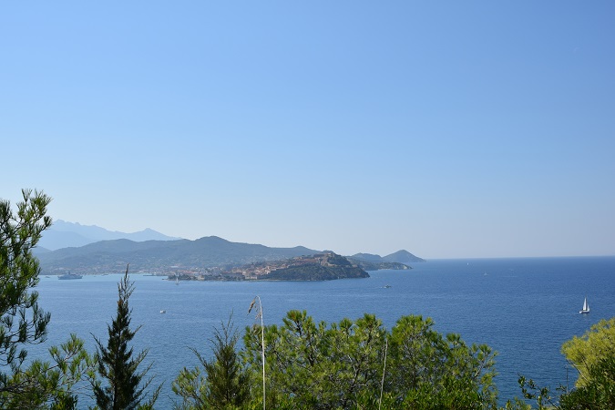 Il paesaggio dell'isola d'Elba a inizio settembre: spiccano i colori.