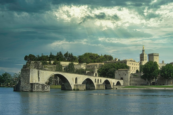 Avignone, uno dei centri più importanti della Provenza, è stata possedimento papale sino al 1791.
