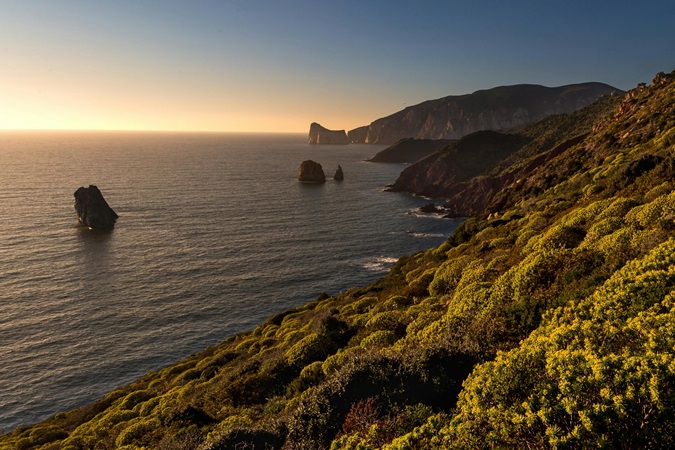 Diventata simbolo di un’estate senza fine, la Sardegna è capace di riservare emozioni inaspettate. Un mondo da scoprire non solo d’estate.