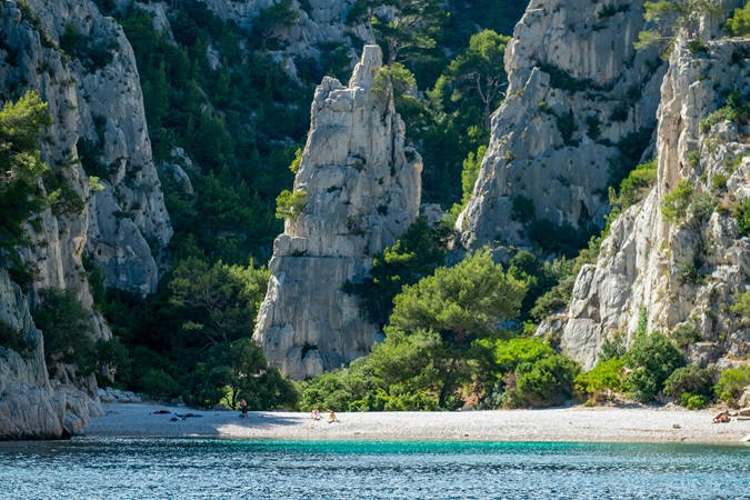 Le Calanques di Cassis sono una meta imperdibile di un viaggio in Provenza di una settimana.