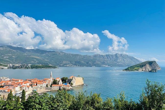 Piccolo ma sorprendente, il Montenegro è una destinazione in ascesa per le vacanze mare.