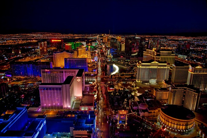 Vista aerea di Las Vegas illuminata.