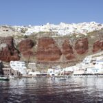 Oia e il porto di Ammoudi visti dal mare