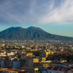 Veduta di Napoli con il Vesuvio sullo sfondo