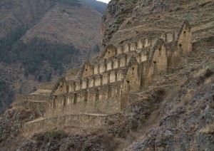 Cusco - Valle Sacra (treno) Aguas Calientes.jpg