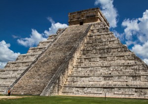 Uxmal - Chichén Itzá (85 Km / 1h 10min).jpg