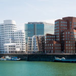 Düsseldorf e al centrp le case sghembe di Frank O. Gehry
