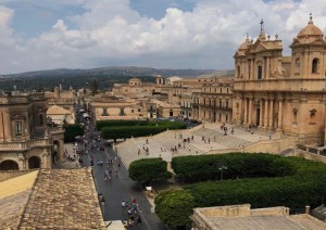 Noto - Siracusa (40 Km / 40min).jpg