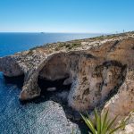 Le spettacolari scogliere a picco sul mare di Gozo