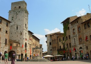 Carrara - San Gimignano - Colle Di Val D’elsa - Monteriggioni - Siena (185 Km / 3h).jpg