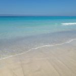 La spiaggia bianca di Rosignano, lungo la costa degli Etruschi