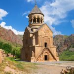 Il monastero di Noravank tra le montagne