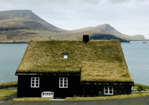 Miðvágur - Bøur - Gásadalur - Cascata Múlafossur - Sørvágur - Miðvágur (35 Km / 45min) / Escursione Serale In Barca All’isola Di Mykines.jpg