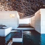 Interno del Louvre Abu Dhabi [Photo by Thomas Drouault on Unsplash]