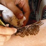 Tatuaggio con l'henné