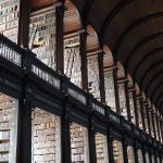 La Public Library all'interno del Trinity College di Dublino [Photo by Jack Reichert on Unsplash]