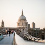 St Paul's Cathedral dal Millenium Bridge [Photo by Jonathan Chng on Unsplash]