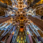 Interno della Sagrada Familia a Barcellona
