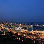 Vista notturna del porto di Barcellona