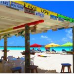 Godetevi l'atmosfera rilassata di Anguilla in uno dei suoi beach bar