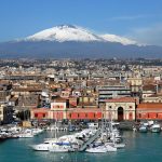 Vista di Catania con l'Etna