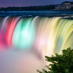Spettacolo di luci alle cascate del Niagara