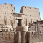 Tempio di Edfu dedicato alla divinità Horus [Foto di DEZALB da Pixabay]