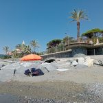 Spiaggia libera con vista campanile [foto di Cinzia Cerrina]