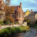 Dean Village [Foto di Clark Van Der Beken da Unsplash]