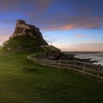 Holy Island [Foto di Littlerich da Pixabay]