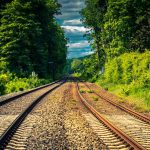 Lungo la ferrovia [Foto di Thomas da Pixabay]