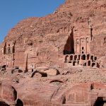 Il sito di Petra è molto esteso e comprende anche resti romani e arte rupestre