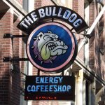 Insegna della principale catena di coffee shop di Amsterdam [foto di Luca Lestini]