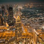Veduta di Dubai di notte