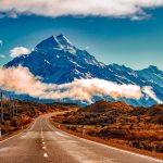 Un tratto di strada immersi nel magnifico paesaggio neozelandese