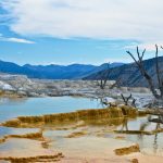 Mammoth Hot Spring [Foto di Trevor Vannoy su Unsplash]