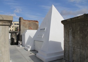 New Orleans: Tour Saint Louis Cemetery.jpg