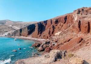 Red Beach E Sito Archeologico Di Akrotiri.jpg