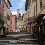 Scalinata ingresso al borgo di Santarcangelo [foto di Massimo Fabbri Massimo]