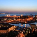 Vista notturna sul porto di Ancona