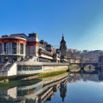 Il fiume che attraversa Bilbao