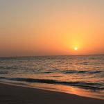 Tramonto sulla spiaggia di Ras Al Had