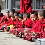 Monaci buddisti [foto di Marie Stephan da Pixabay]